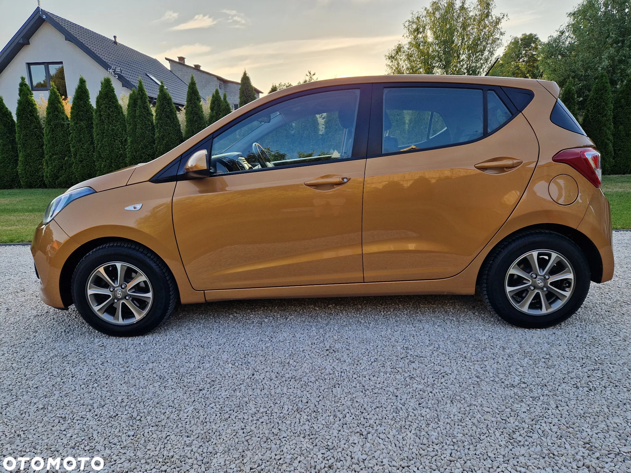 Hyundai i10 1.0 Fifa World Cup Edition - 4