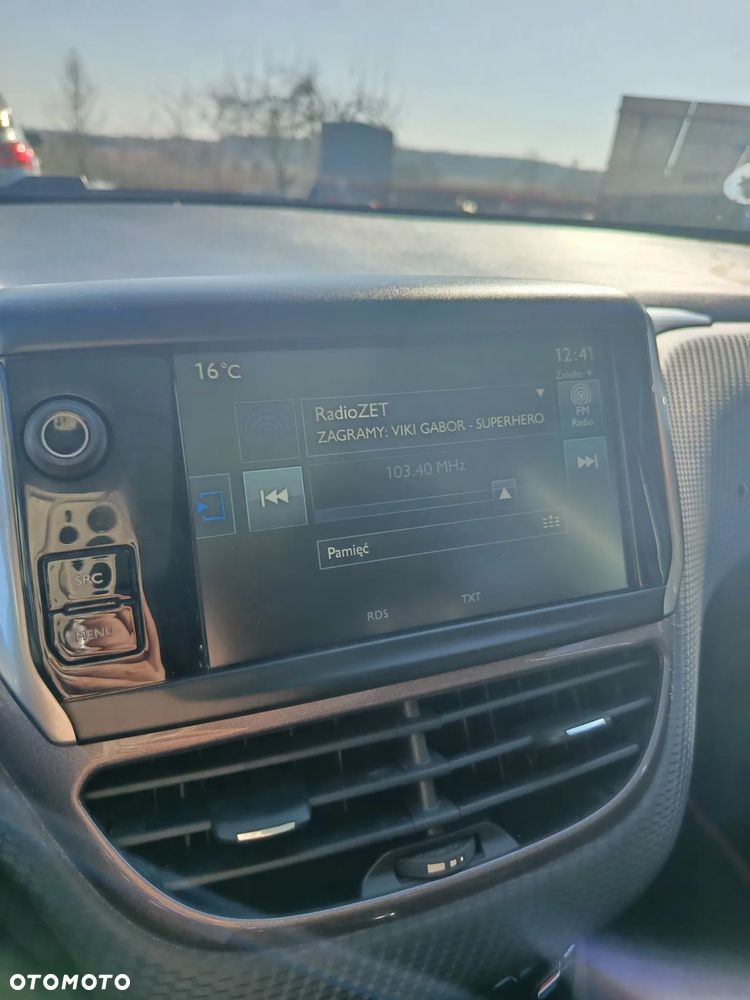 Peugeot 2008 1.2 Pure Tech Style S&S - 14