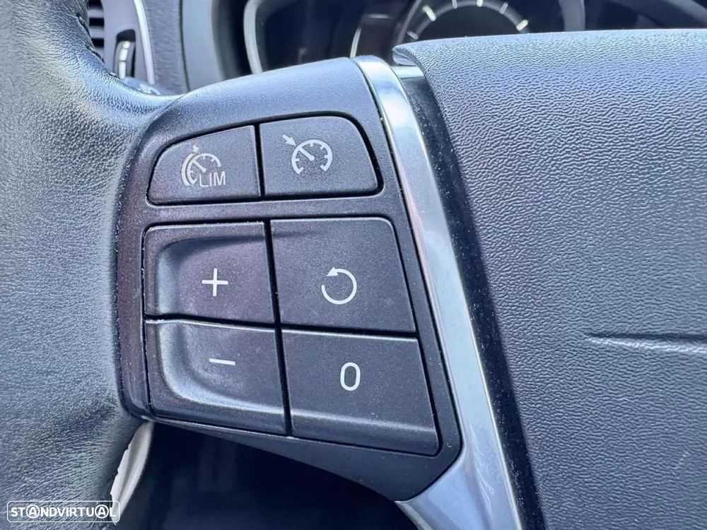 Volvo V40 Cross Country 2.0 D4 Momentum - 15