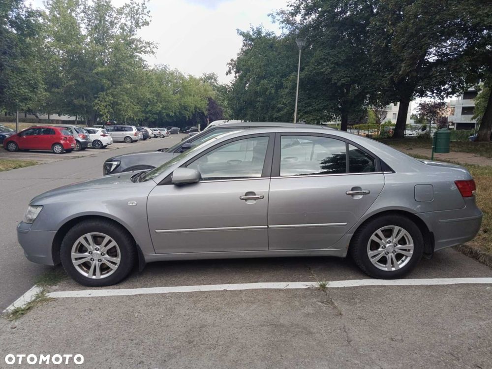 Hyundai Sonata - 2