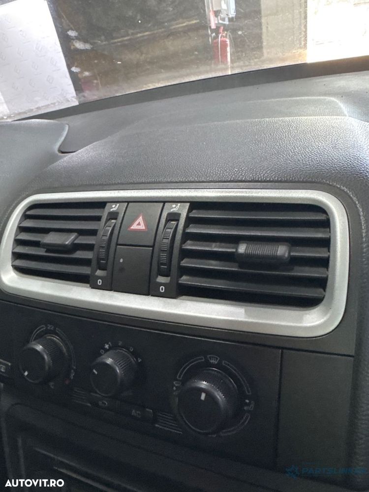 Grila de ventilatie bord centrala SKODA FABIA II 542 2006 - 2014  5J0820951C - 3