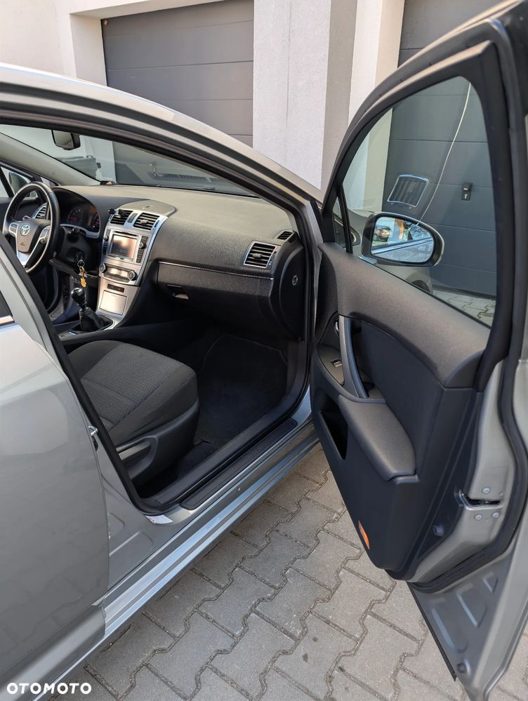 Toyota Avensis 1.8 Sol plus - 12