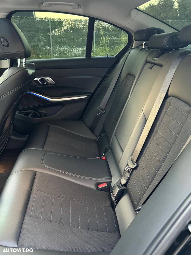 BMW Seria 3 320i xDrive Aut. Sport Line - 32