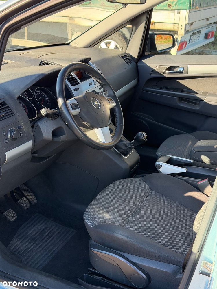 Opel Zafira - 24