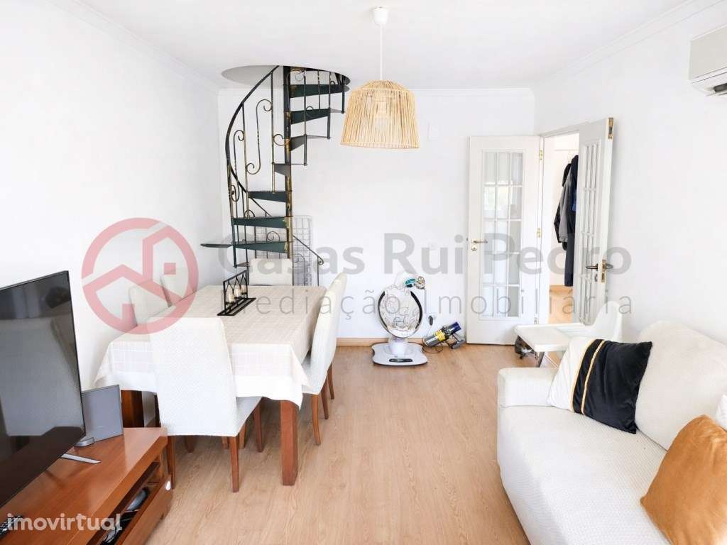 Excelente T2+2 com Aproveitamento de Sótão - Grande imagem: 2/27