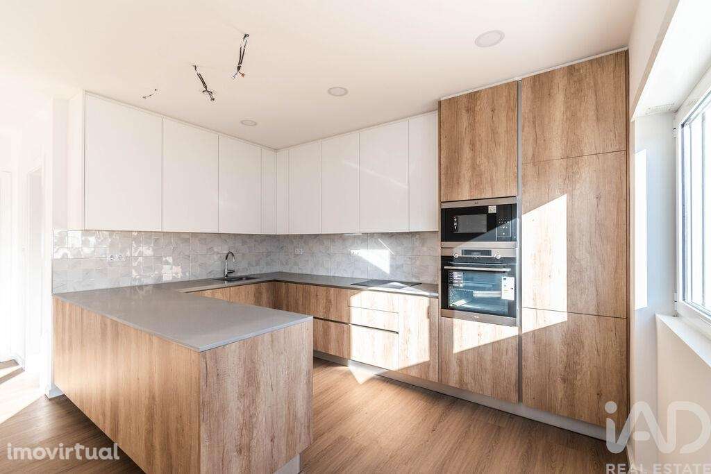 Moradia isolada T4 em Marinha Grande de 220,75 m2 - Grande imagem: 3/34