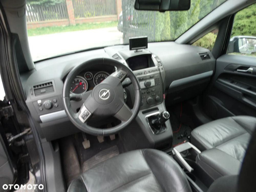 Opel Zafira 1.8 Cosmo - 9