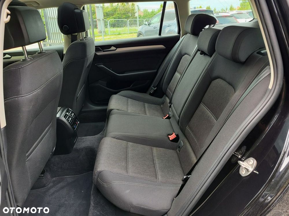Volkswagen Passat - 15