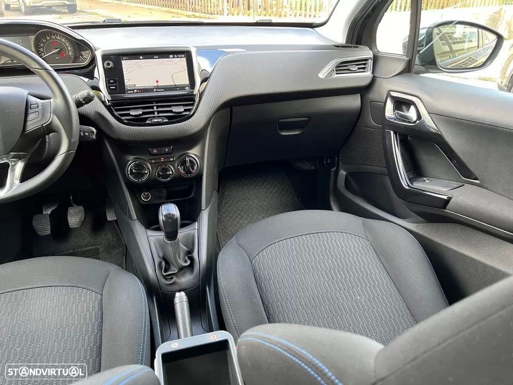 Peugeot 208 1.2 PureTech Signature - 32