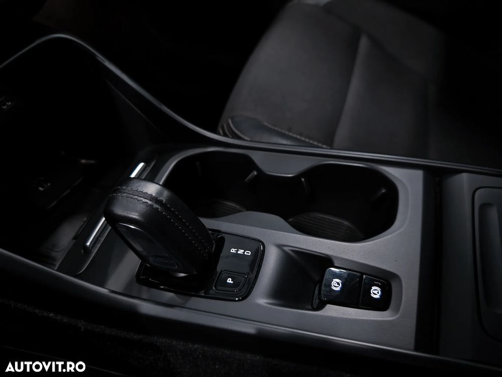 Volvo XC 40 D4 AWD Momentum - 11