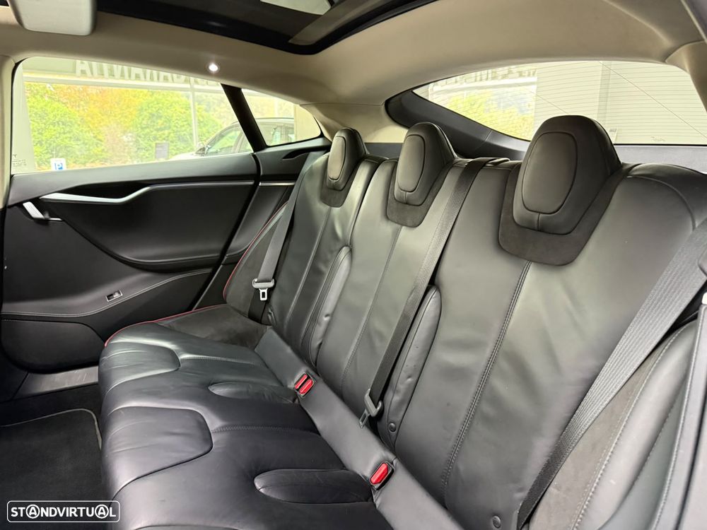Tesla Model S - 29