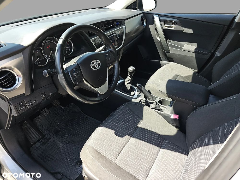 Toyota Auris 1.4 D-4D Premium - 10