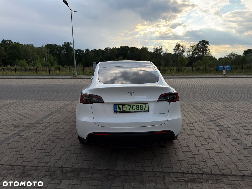 Tesla Model Y Long Range AWD - 4