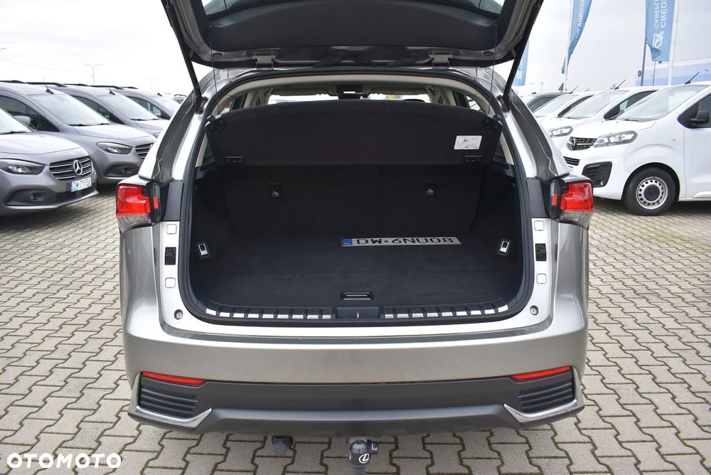 Lexus NX 300h Business Edition AWD - 14