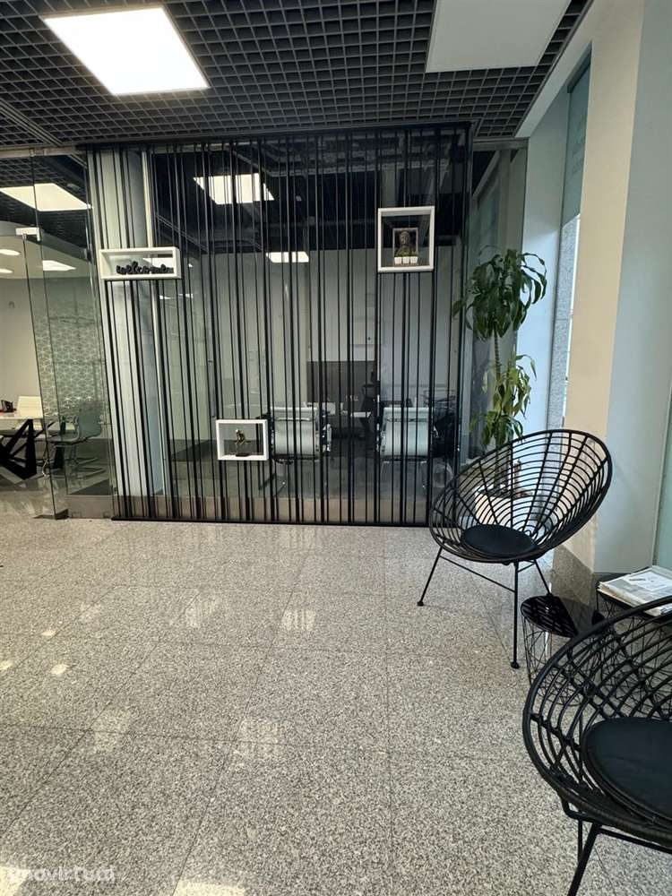 Loja Comercial com 154 m2 perto do Centro de Arcozelo - Grande imagem: 2/10