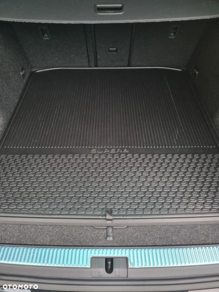 Skoda Superb 2.0 TDI SCR 4x4 L&K DSG - 29