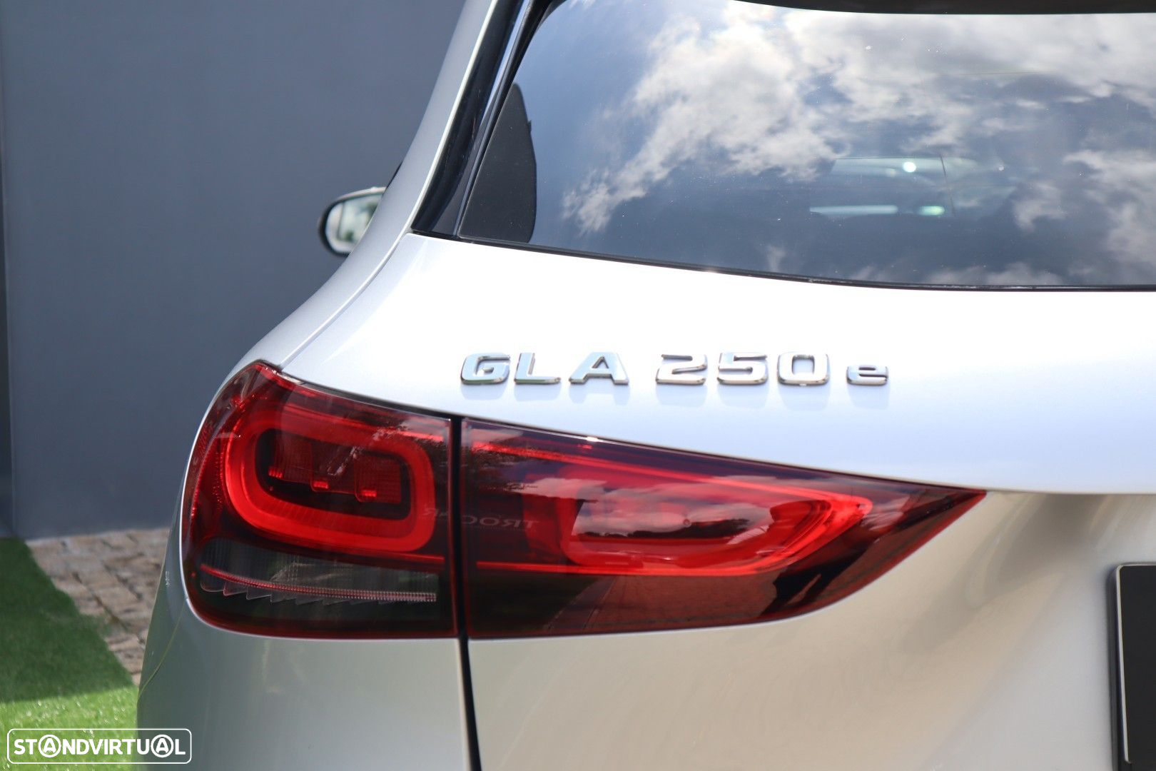 Mercedes-Benz GLA 250 e AMG Line - 12