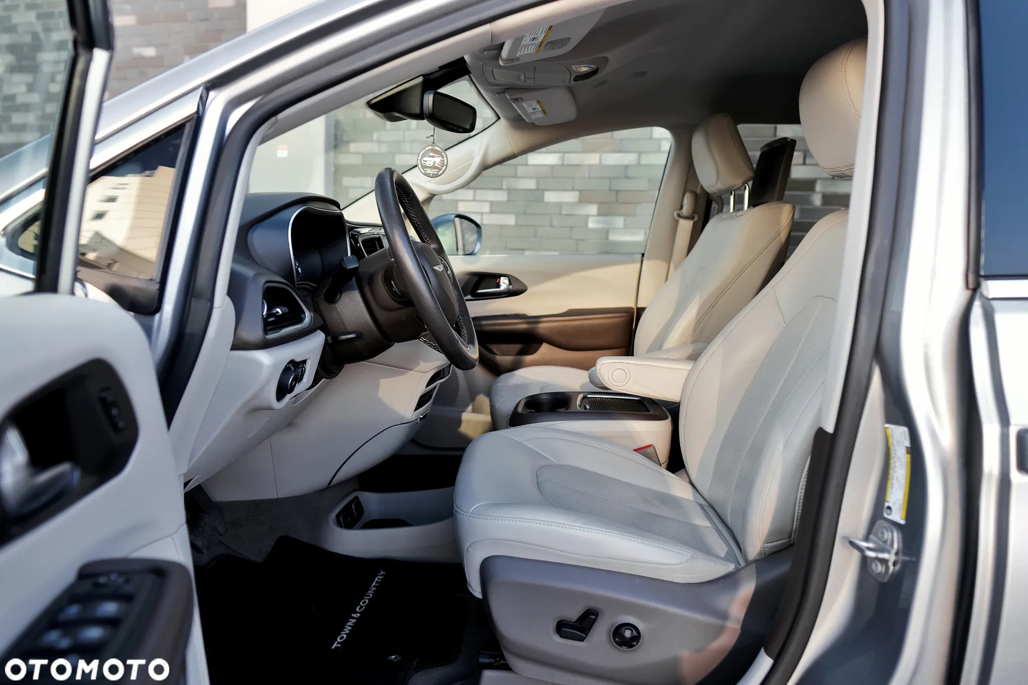 Chrysler Pacifica - 26