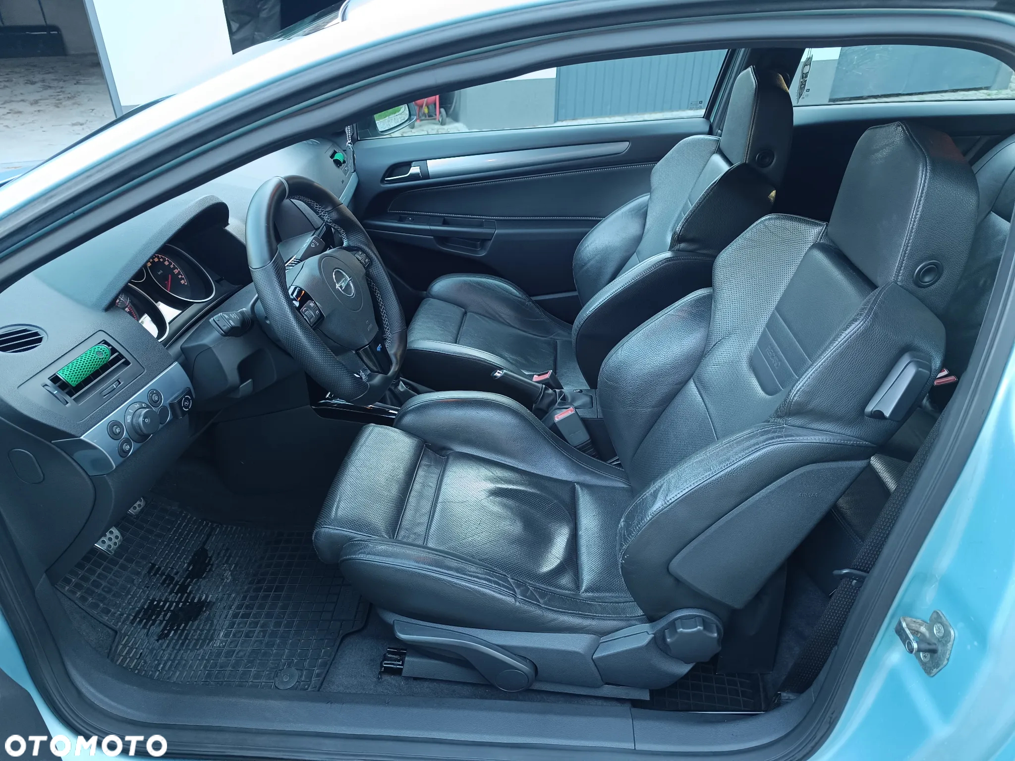 Opel Astra III GTC 1.4 Cosmo - 14