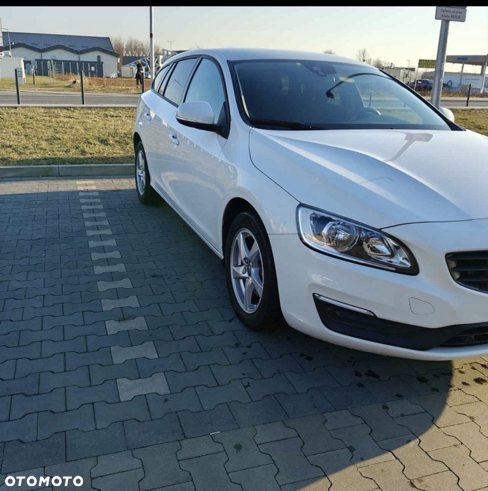 Volvo V60 2018 photo 2