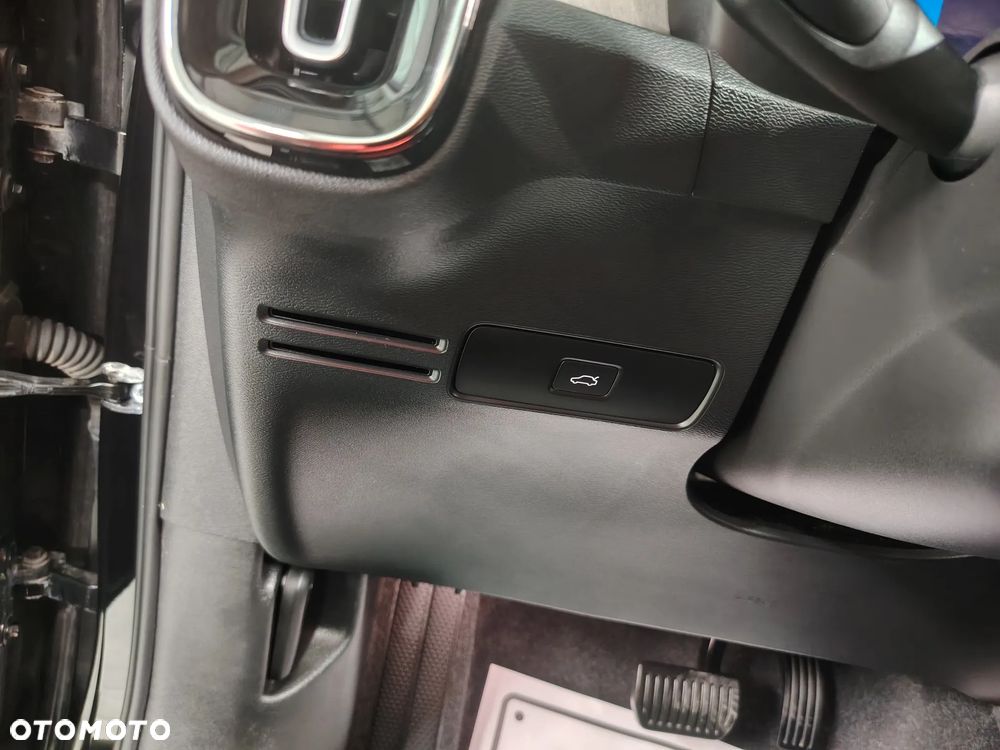 Volvo XC 40 B3 Plus Dark - 33