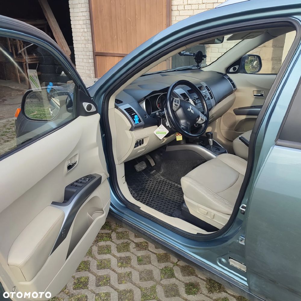 Mitsubishi Outlander 3.0 V6 XLS - 4
