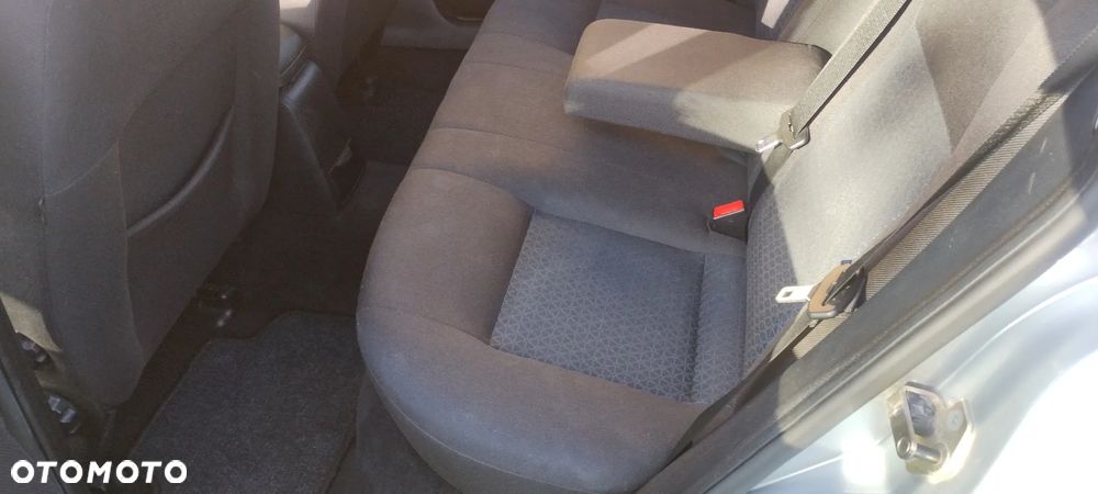 Ford Mondeo 1.8 Ghia - 13