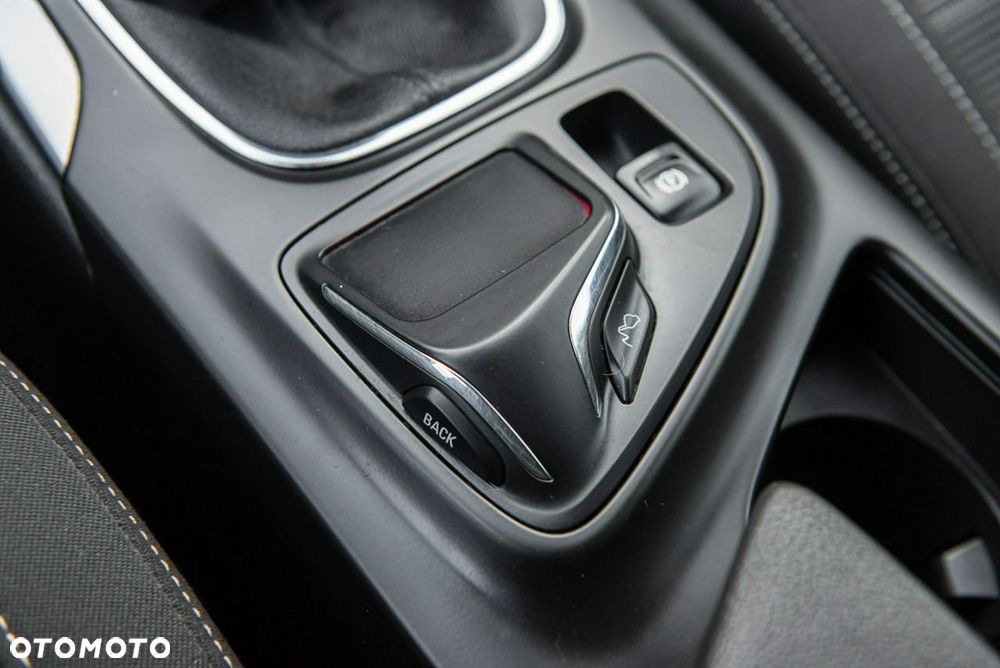 Opel Insignia - 25