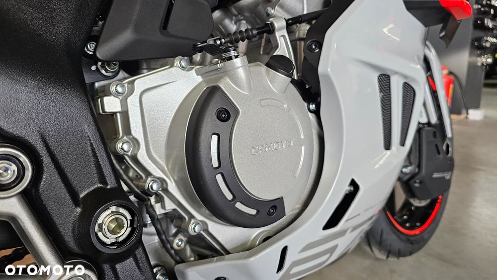 CFMoto 675SR - 13