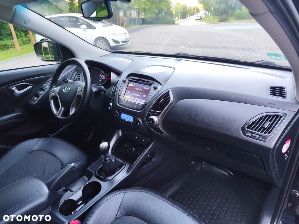 Hyundai ix35 1.7 CRDi 2WD blue Finale Gold - 33