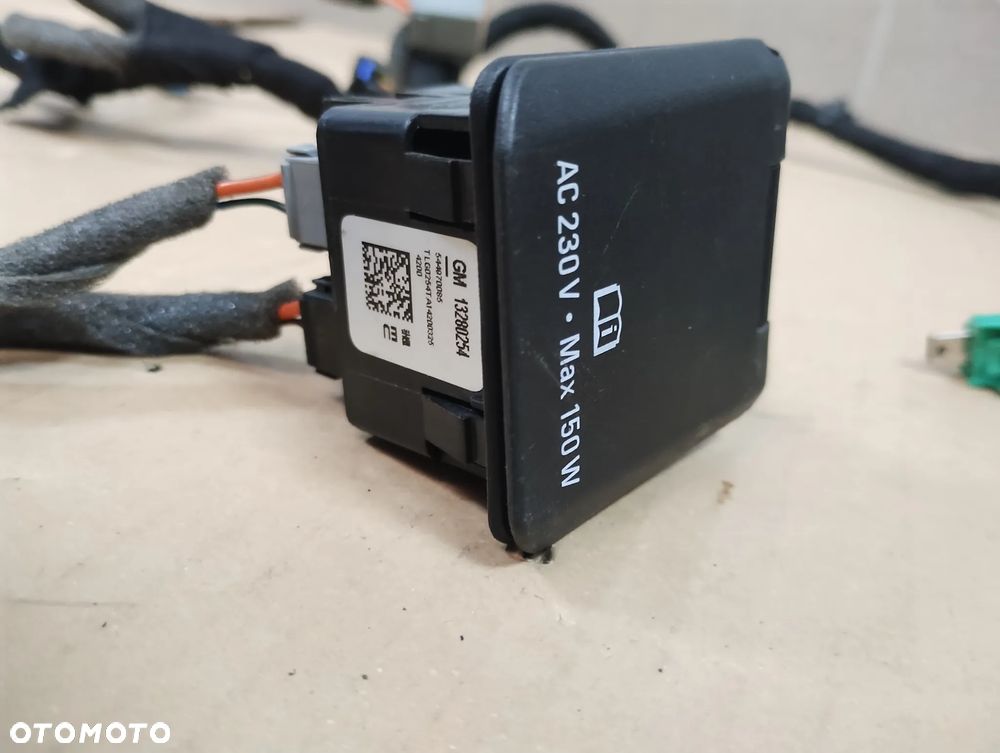 OPEL INSIGNIA A WIĄZKA TUNELU GNIAZDO USB SD AUX PRZETWORNICA AC 230V - 4
