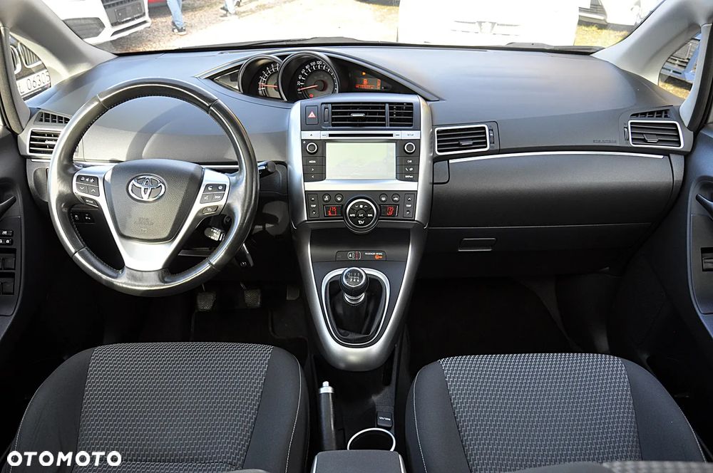 Toyota Verso 1.8 Premium - 18