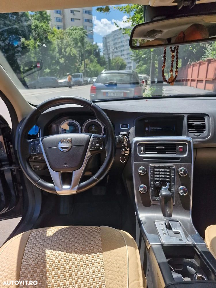 Volvo V60 D5 Momentum - 1