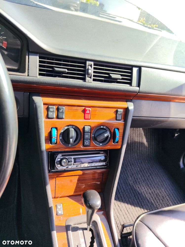 Mercedes-Benz W124 (1984-1993) - 30