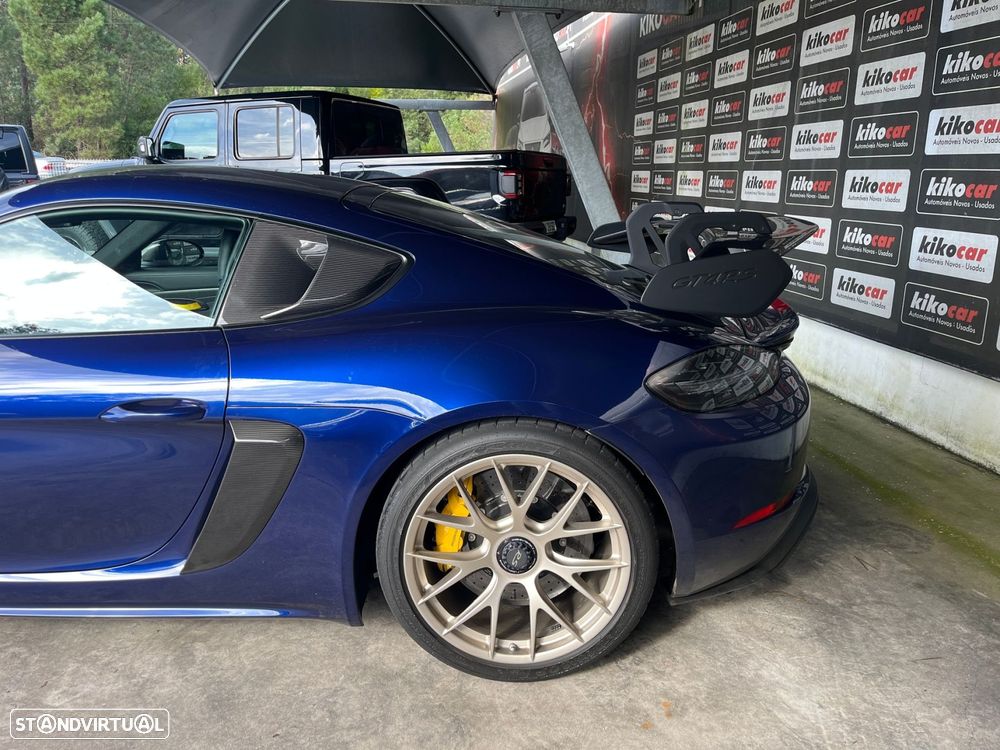 Porsche 718 Cayman GT4 RS - 10
