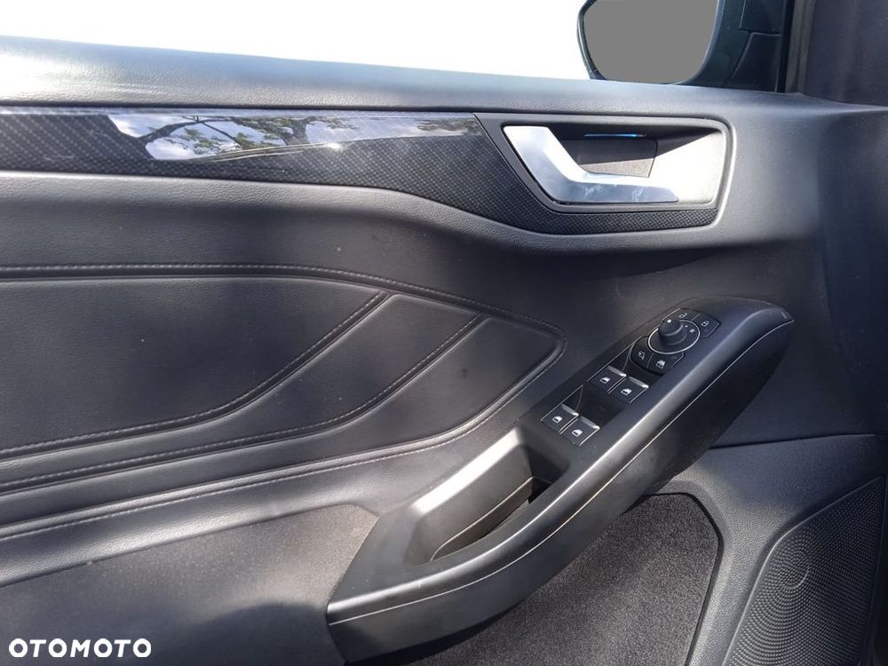 Ford Focus 1.0 EcoBoost mHEV ST-Line X - 32