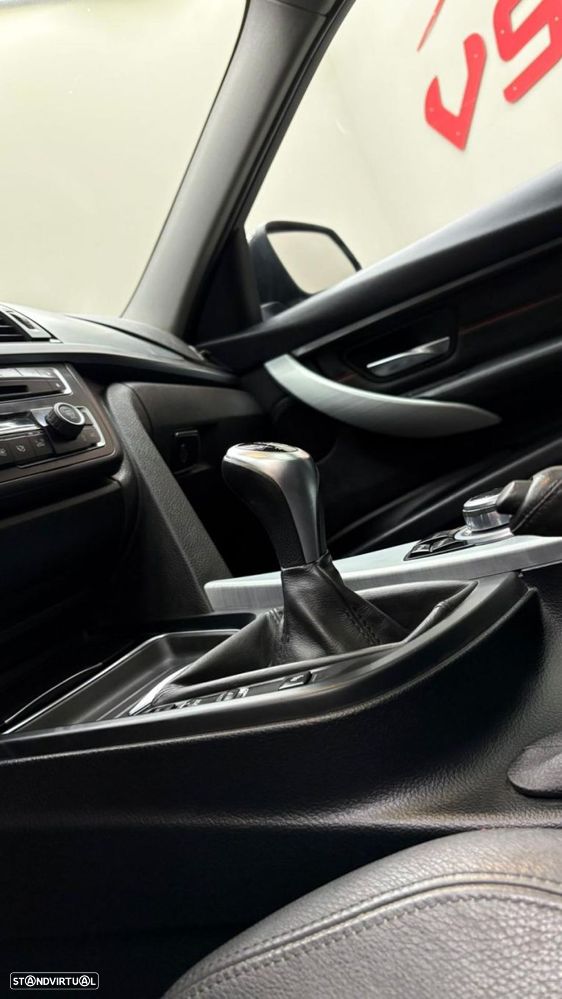 BMW 320 d Touring xDrive Sport Line - 8