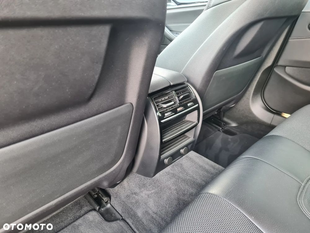 BMW Seria 5 520i Sport Line sport - 38