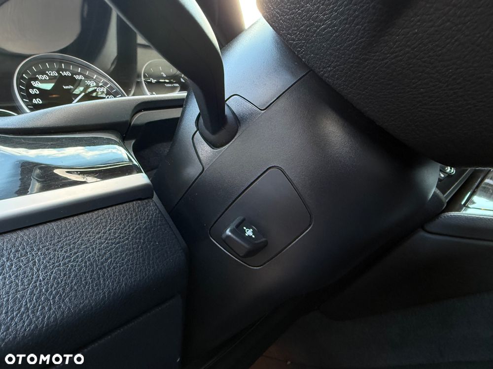 BMW Seria 5 520d - 28