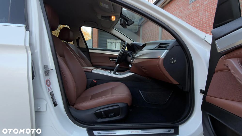 BMW Seria 5 520d xDrive Luxury Line - 23