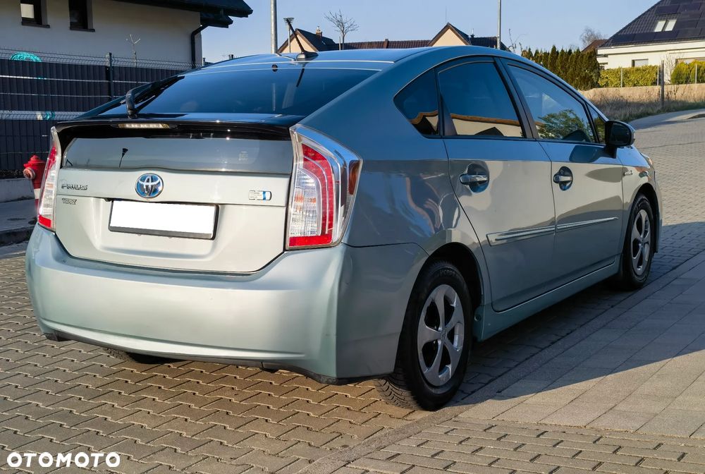 Toyota Prius (Hybrid) Comfort - 3