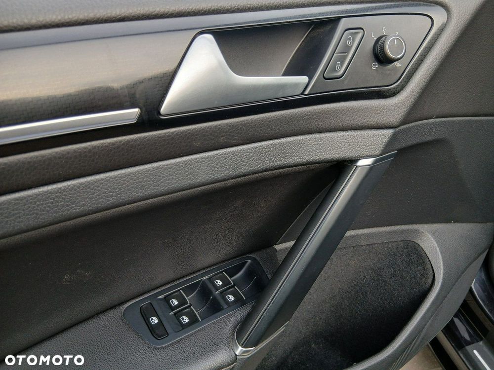 Volkswagen Golf - 28