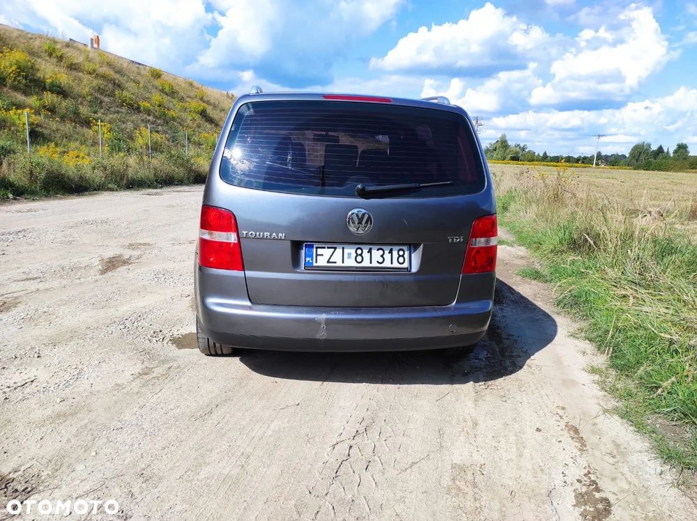 Volkswagen Touran - 5