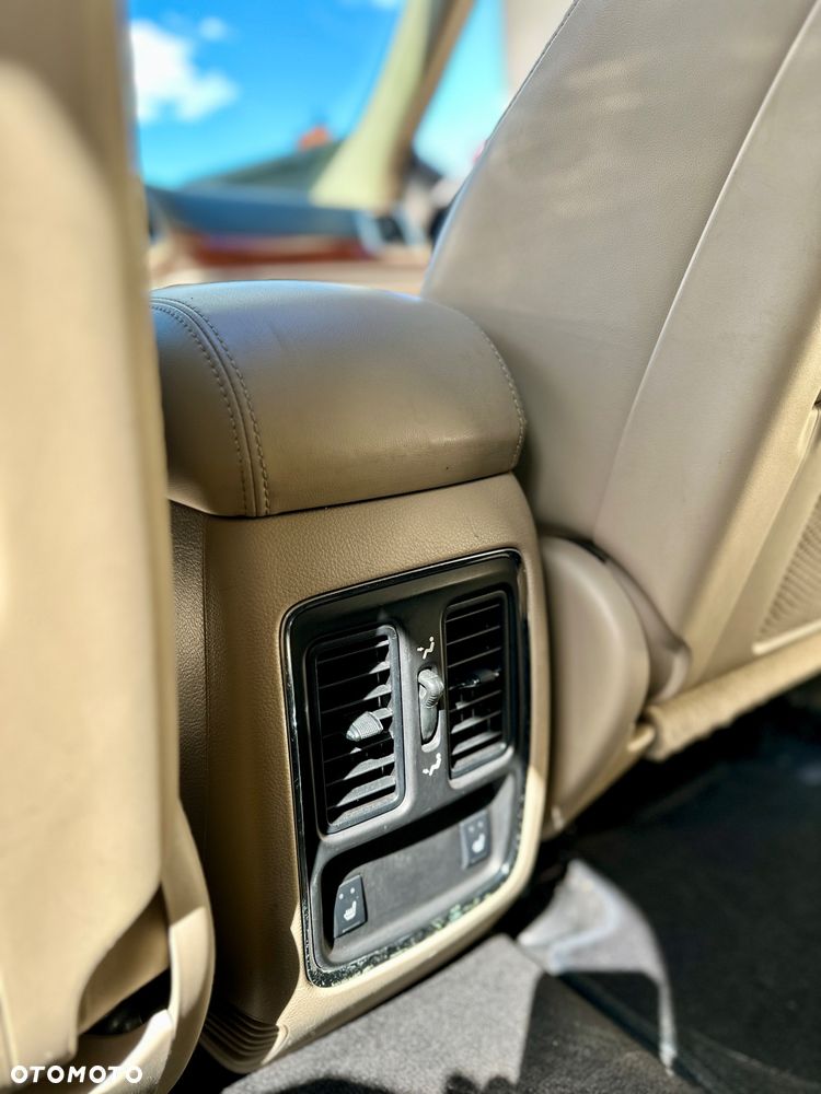 Jeep Grand Cherokee - 31