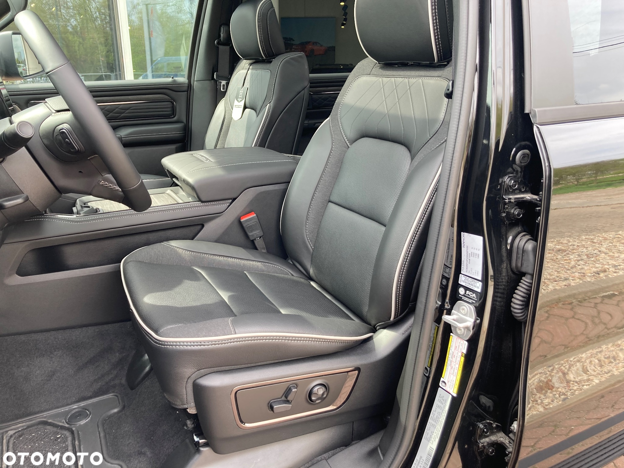 Dodge RAM 1500 5.7 4x4 - 19