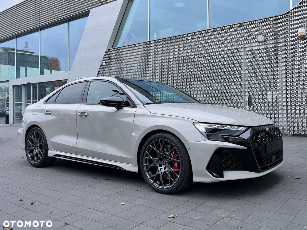Audi RS3 Limousine - 10