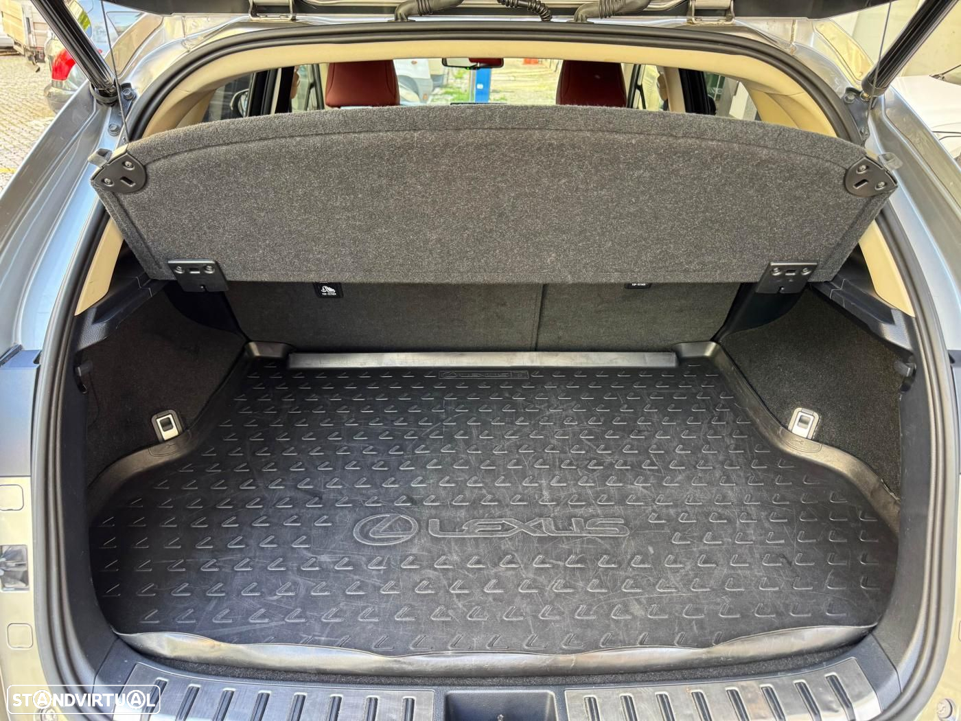 Lexus NX 300h Executive+ - 33