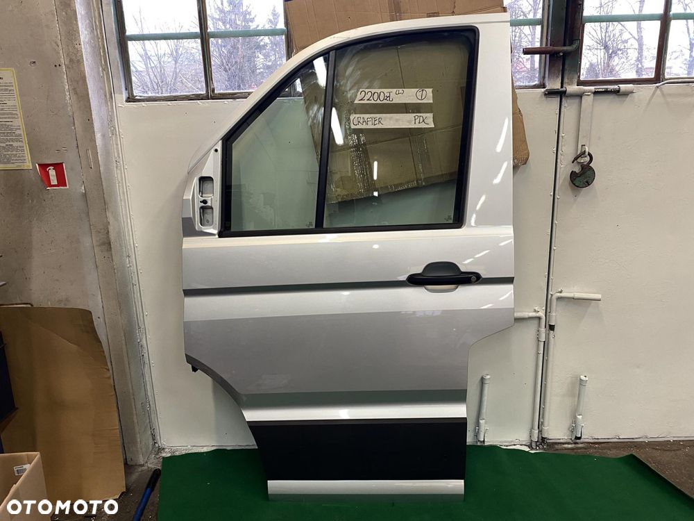 VW CRAFTER 2 MAN TGE 17- DRZWI PRZEDNIE LEWE SREBRNE PDC 7C0831311C - 1