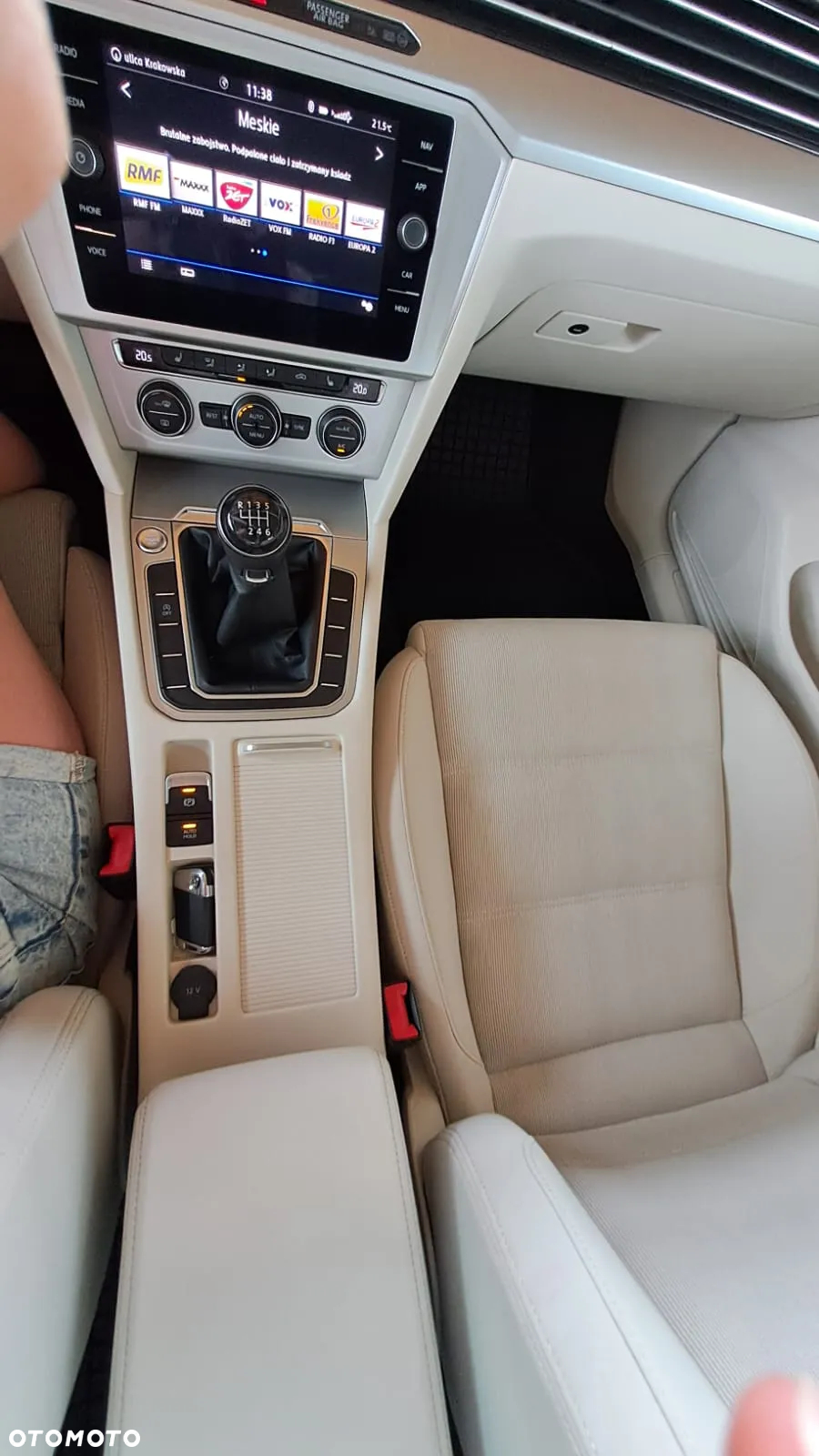 Volkswagen Passat - 11