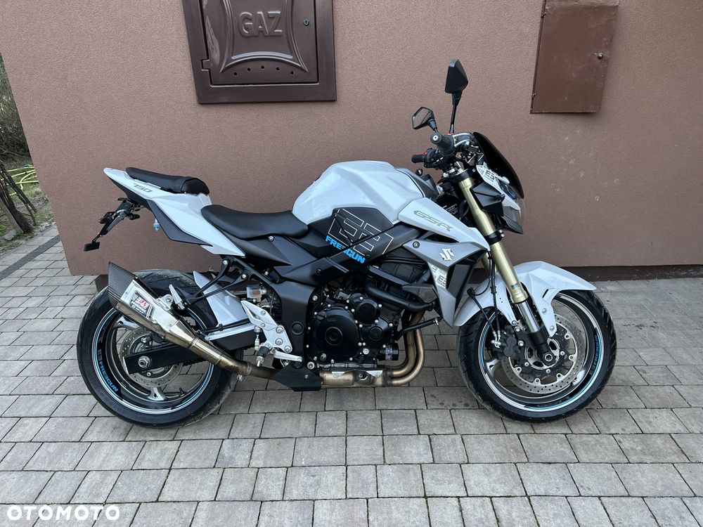 Suzuki GSR - 7